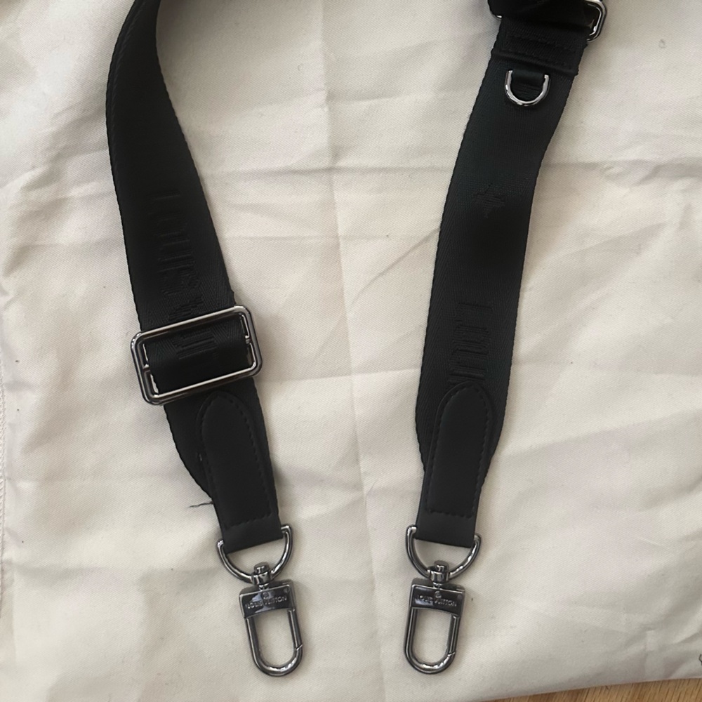 Louis Vuitton 3 piece cross body - Picture 10 of 10